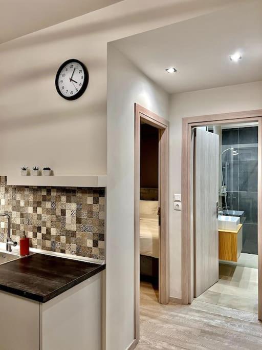 Lovely 1-Bedroom 2 Minutes From Beach Αθήνα Εξωτερικό φωτογραφία