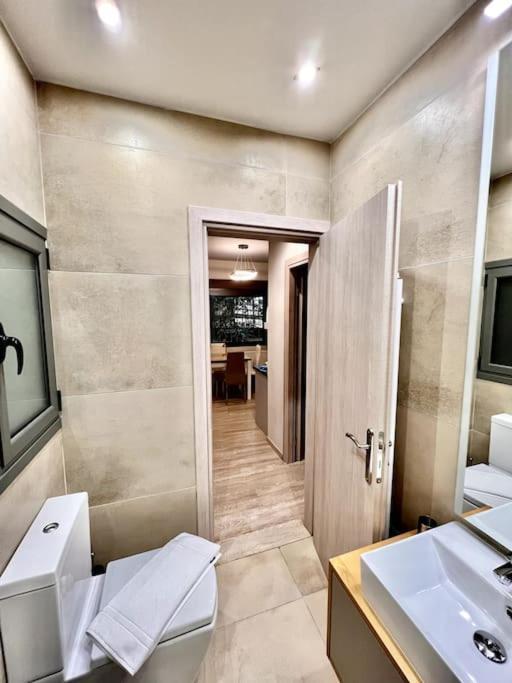 Lovely 1-Bedroom 2 Minutes From Beach Αθήνα Εξωτερικό φωτογραφία