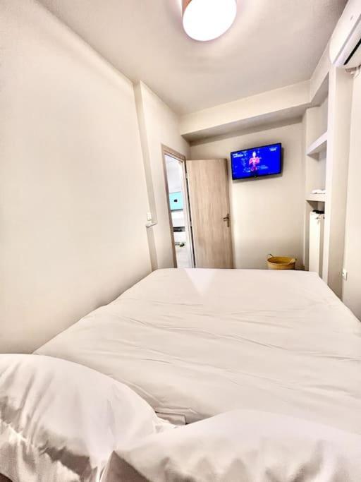 Lovely 1-Bedroom 2 Minutes From Beach Αθήνα Εξωτερικό φωτογραφία