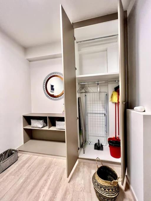 Lovely 1-Bedroom 2 Minutes From Beach Αθήνα Εξωτερικό φωτογραφία