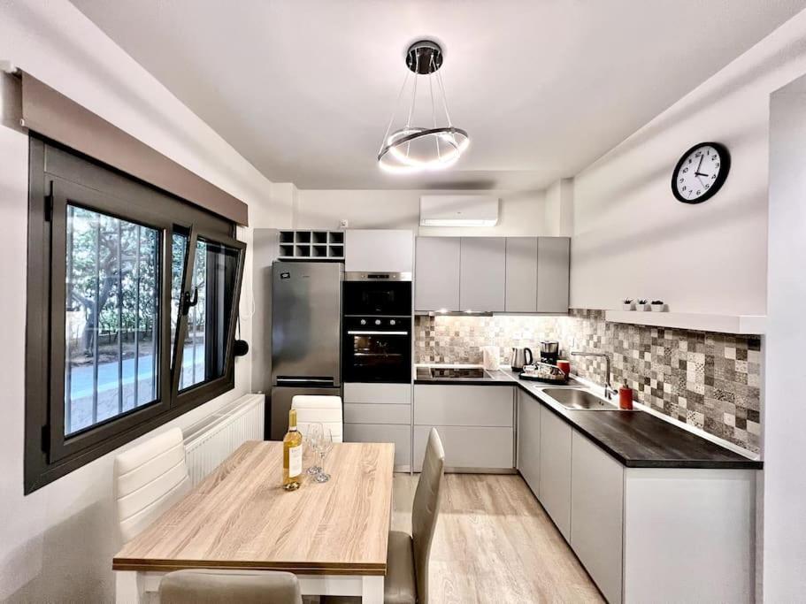Lovely 1-Bedroom 2 Minutes From Beach Αθήνα Εξωτερικό φωτογραφία