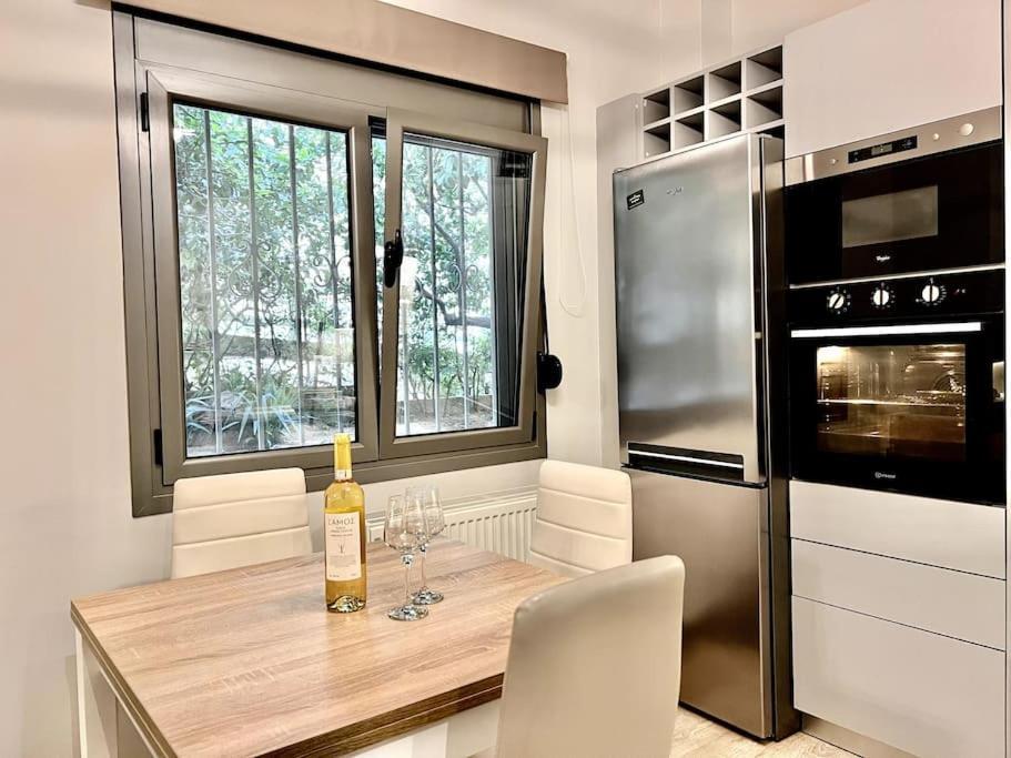 Lovely 1-Bedroom 2 Minutes From Beach Αθήνα Εξωτερικό φωτογραφία